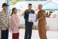 Pemkab Tanah Bumbu gelar pasar murah di Desa Angsana untuk membantu warga memperoleh kebutuhan pokok jelang Nataru 2025.