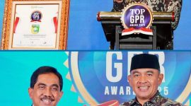 Bupati Tanah Laut H. Rahmat Trianto saat menerima penghargaan Top Government Public Relations (GPR) Award 2025 di The Sultan Hotel Residence, Jakarta Pusat, Selasa (4/11/2025).
