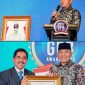 Bupati Tanah Laut H. Rahmat Trianto saat menerima penghargaan Top Government Public Relations (GPR) Award 2025 di The Sultan Hotel Residence, Jakarta Pusat, Selasa (4/11/2025).