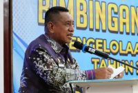 Wabup Tanah Laut memberikan sambutan saat membuka kegiatan Bimbingan Teknis Pengelolaan Arsip Tahun 2025 di Pelaihari, Kamis (6/11/2025).