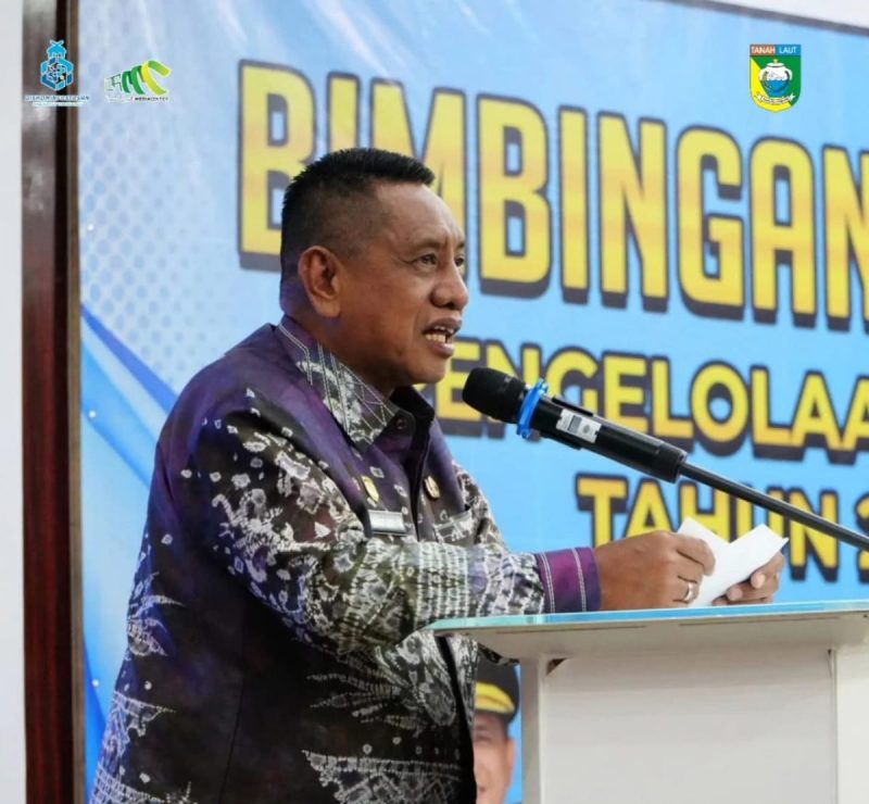 Wabup Tanah Laut memberikan sambutan saat membuka kegiatan Bimbingan Teknis Pengelolaan Arsip Tahun 2025 di Pelaihari, Kamis (6/11/2025).