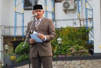Bupati Tanah Laut H. Rahmat Trianto memimpin upacara peringatan Hari Pahlawan ke-80 di halaman Kantor Bupati Tanah Laut, Senin (10/11/2025).