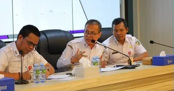 Sekda Tanah Laut Ismail Fahmi memimpin rapat koordinasi persiapan Hari Jadi ke-60 di Ruang Rapat Barakat, Rabu (12/11/2025), bersama para asisten dan pimpinan SKPD terkait.