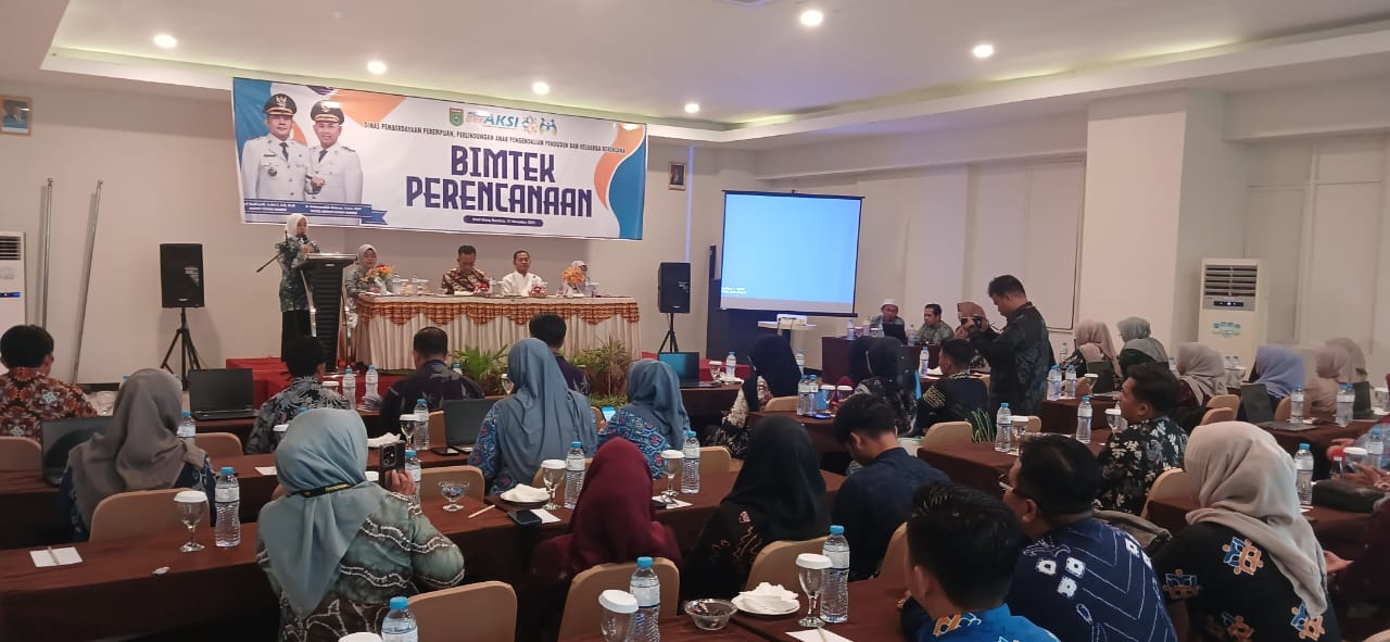 Bimtek Perencanaan Pemkab Tanah Bumbu tingkatkan kapasitas aparatur DP3AP2KB untuk wujudkan perencanaan program yang efektif dan responsif.