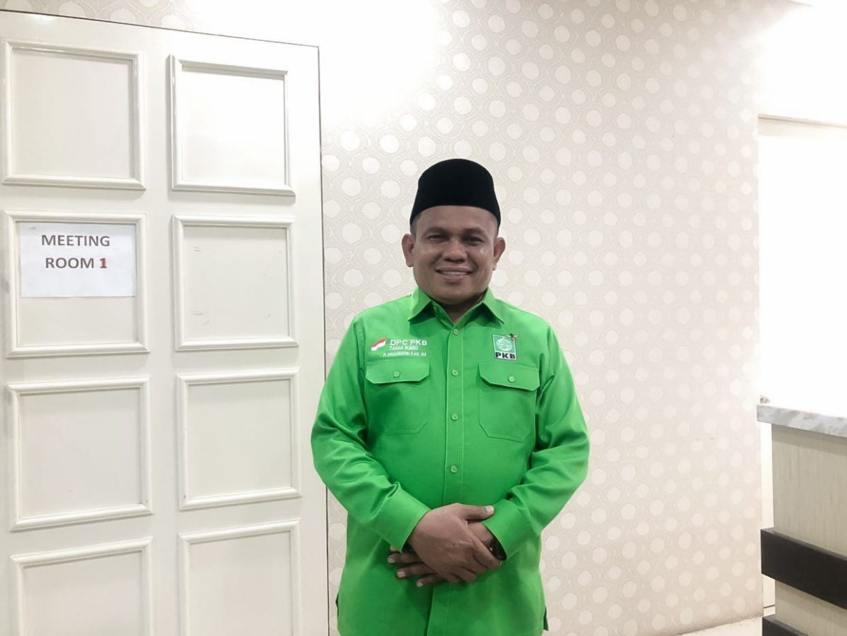 Wakil Ketua DPRD Tanah Bumbu, H. Hasanuddin di Medina Hotel Pagatan, Senin (01/12/25)