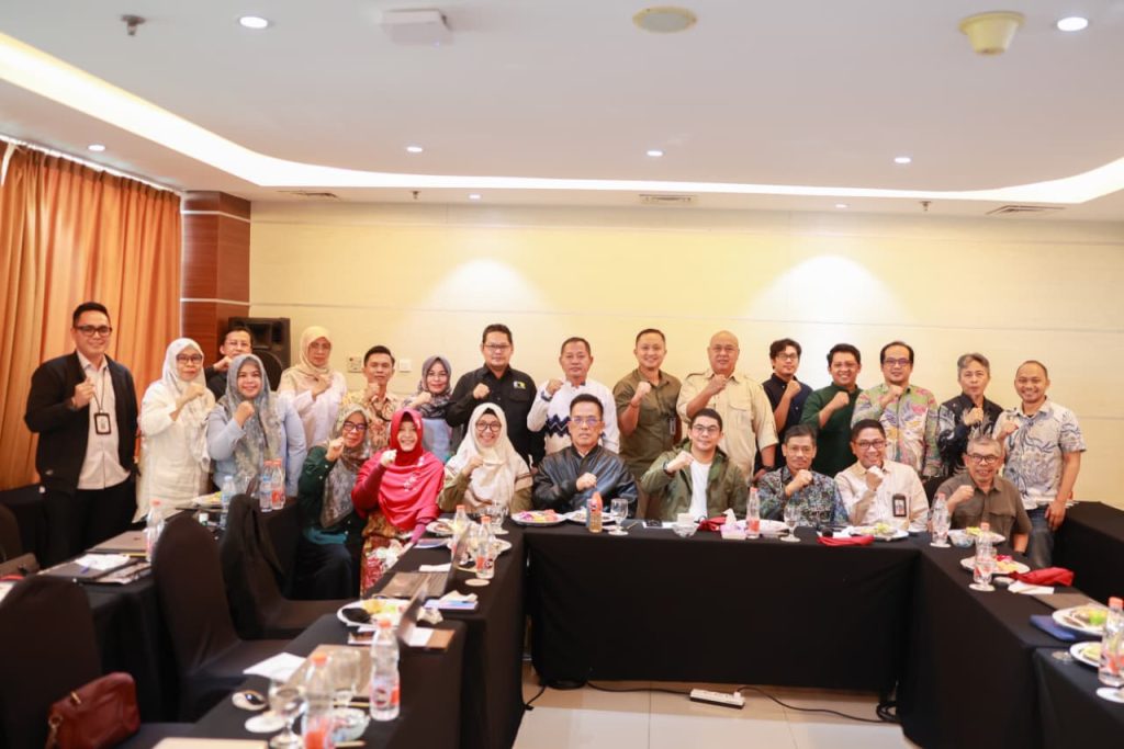 Bupati Andi Rudi Latif fokus tingkatkan SDM dan ekonomi lokal melalui rapat TP2D di Tanah Bumbu berkelanjutan strategis