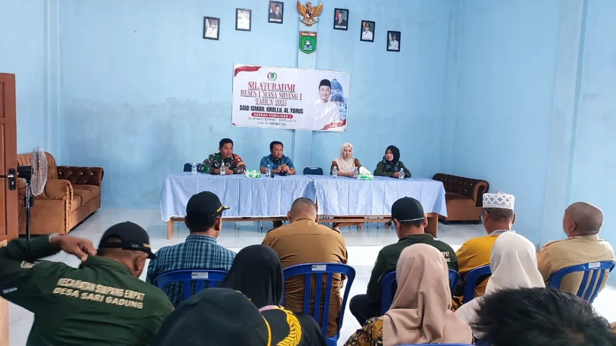Anggota DPRD Tanah Bumbu, Said Ismail Khollil Al Ydrus (Habib Mail), saat memimpin agenda Reses I Masa Sidang 2025 di Aula Desa Sarigadung, Kecamatan Simpang Empat, Senin (1/12/2025)