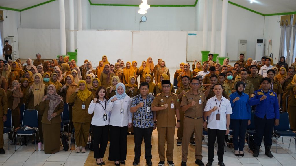 Pemkab Tanah Bumbu selenggarakan bimtek front office untuk meningkatkan kualitas pelayanan publik dan kompetensi aparatur daerah.