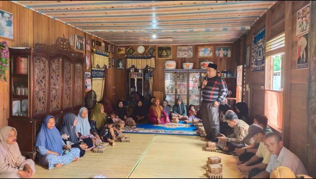 Sekretaris DPW PKB Kalsel H. Hormansyah bersilaturahmi ke Desa Bungin untuk menyerap aspirasi dan memperkuat hubungan masyarakat.