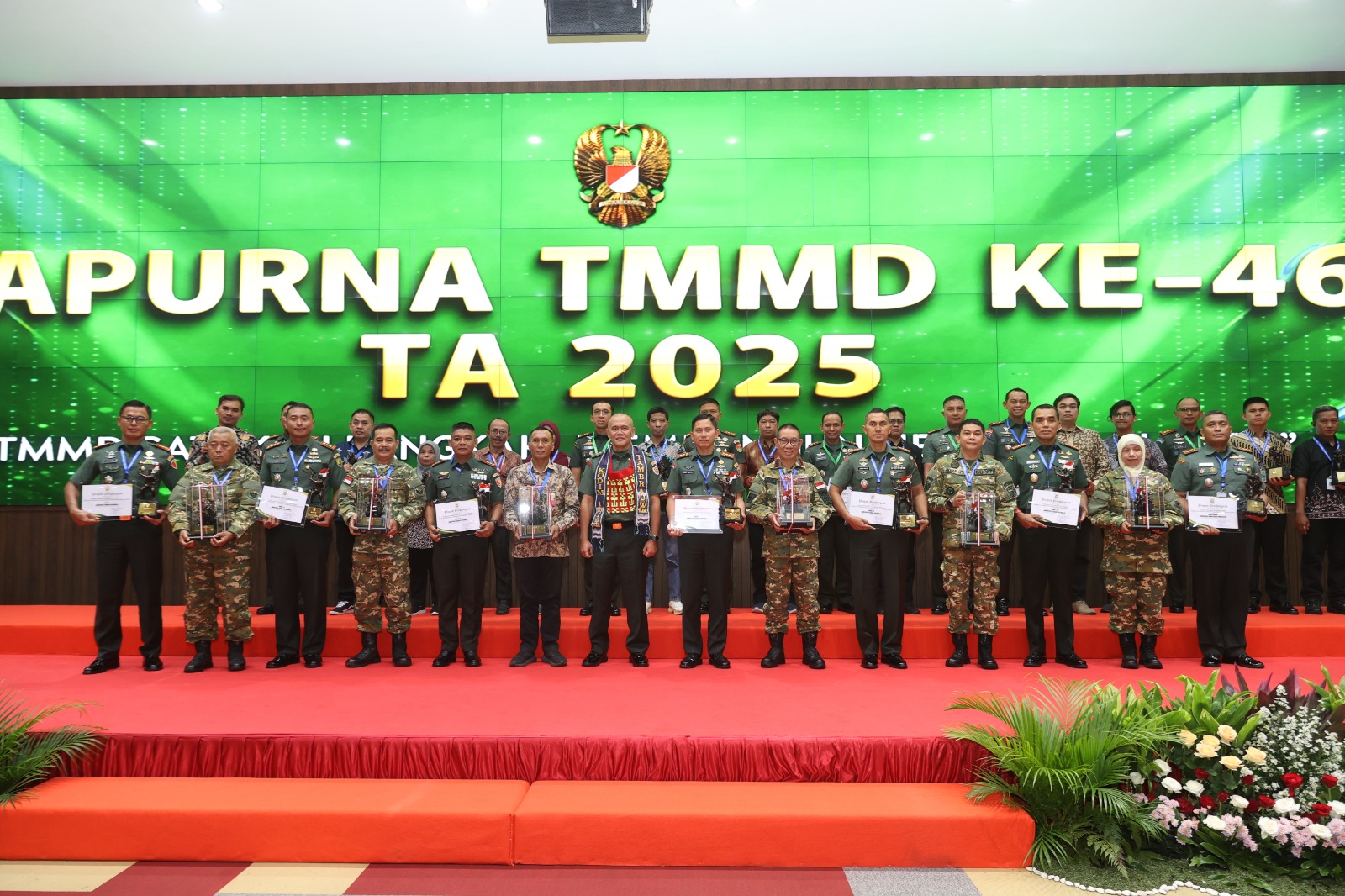 Bupati Tanah Bumbu raih penghargaan KSAD dan Dandim 1022 meraih prestasi nasional pada TMMD 2025 di Jakarta.
