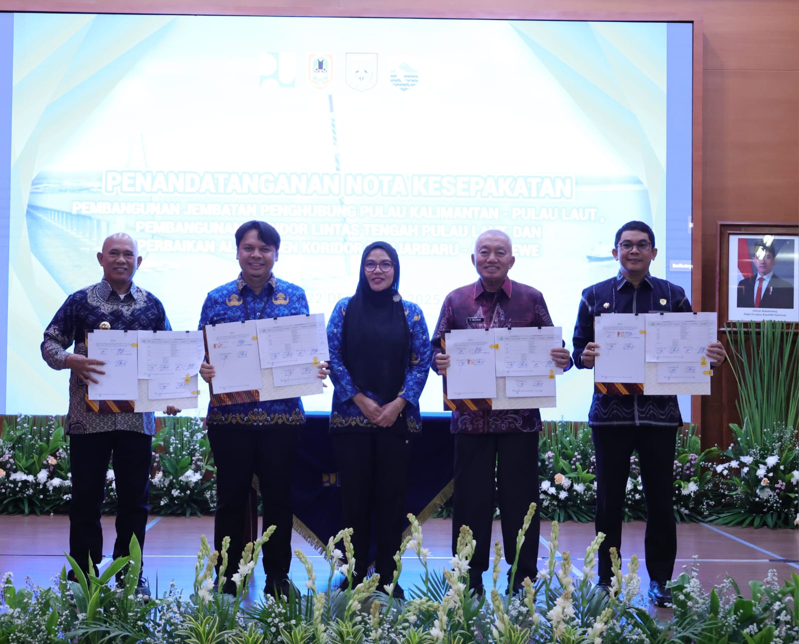 Penandatanganan MoU pembangunan jembatan Kalimantan–Pulau Laut mempercepat infrastruktur, akses transportasi, dan pertumbuhan ekonomi
