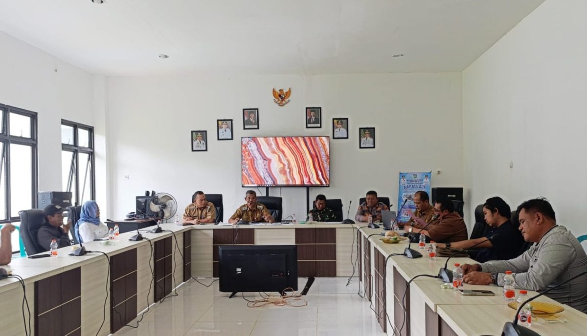 Rapat koordinasi DKPP Tanah Laut membahas penyaluran solar subsidi nelayan Kuala Tambangan di Aula Mina Bahari, Selasa (13/1/2026).