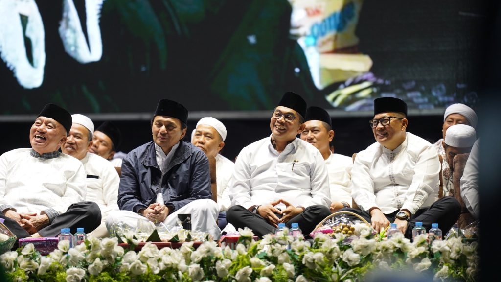 Ribuan jamaah padati Isra Miraj dan Haul Guru Sekumpul di Tanah Bumbu bersama Ustaz Abdul Somad nasional terkenal