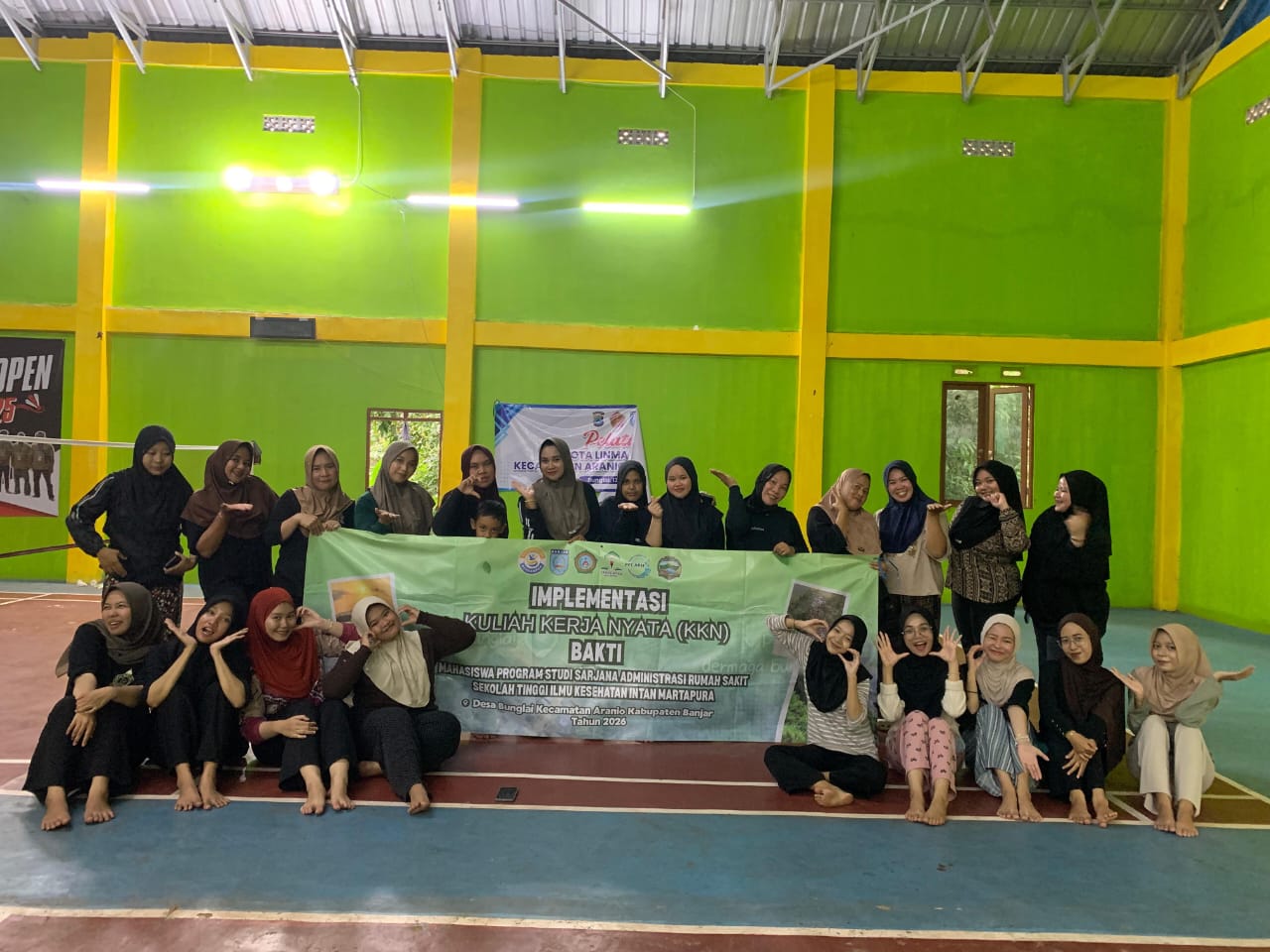 Mahasiswa KKN Administrasi Rumah Sakit melatih kader Desa Bunglai senam antihipertensi untuk mendukung pencegahan hipertensi masyarakat