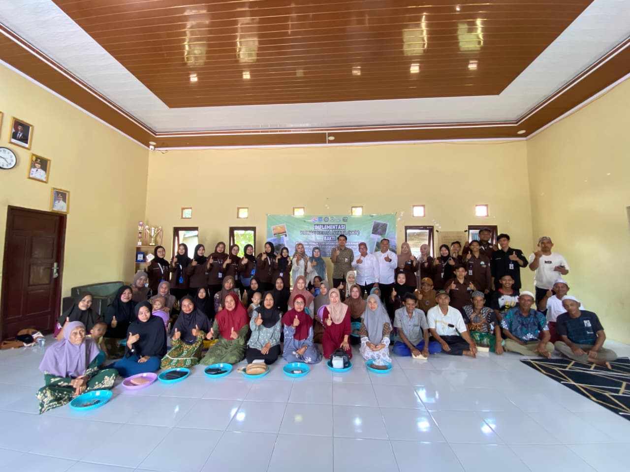 Mahasiswa KKN STIKES Intan Martapura sosialisasikan Program JKN dan Mobile JKN guna meningkatkan akses layanan kesehatan desa masyarakat