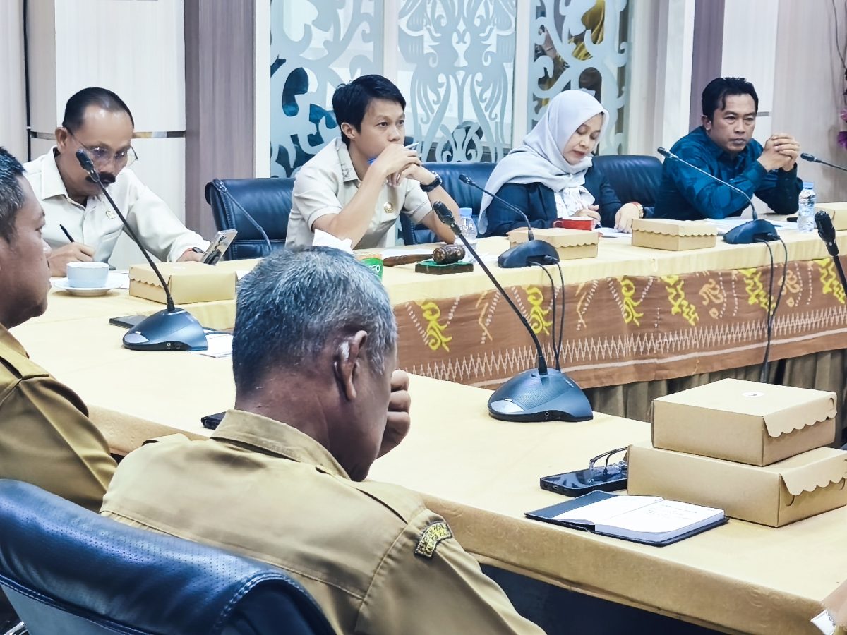 Komisi III DPRD Kabupaten Tanah Bumbu menggelar rapat kerja bersama jajaran BPBD guna membahas evaluasi program serta penguatan kesiapsiagaan dan mitigasi bencana, Senin (02/02/2026)