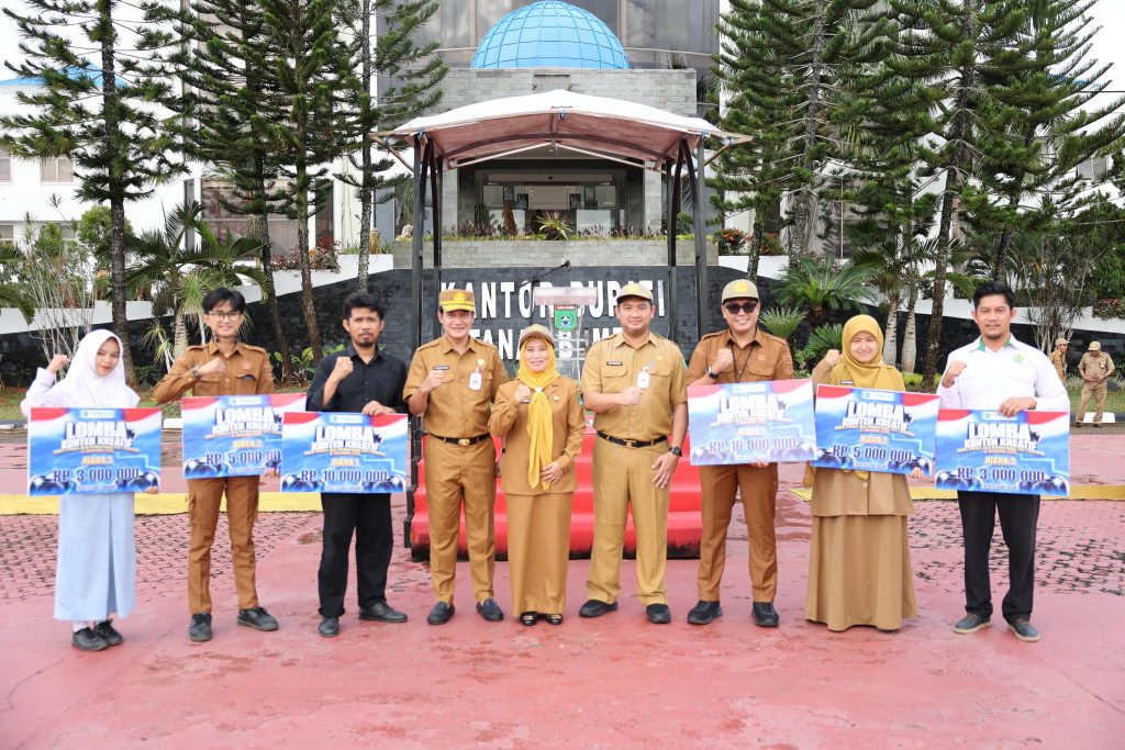 Apel gabungan Pemkab Tanah Bumbu menjadi momentum penegasan disiplin ASN, kebersamaan SKPD, dan penghargaan lomba kreatif daerah lokal.