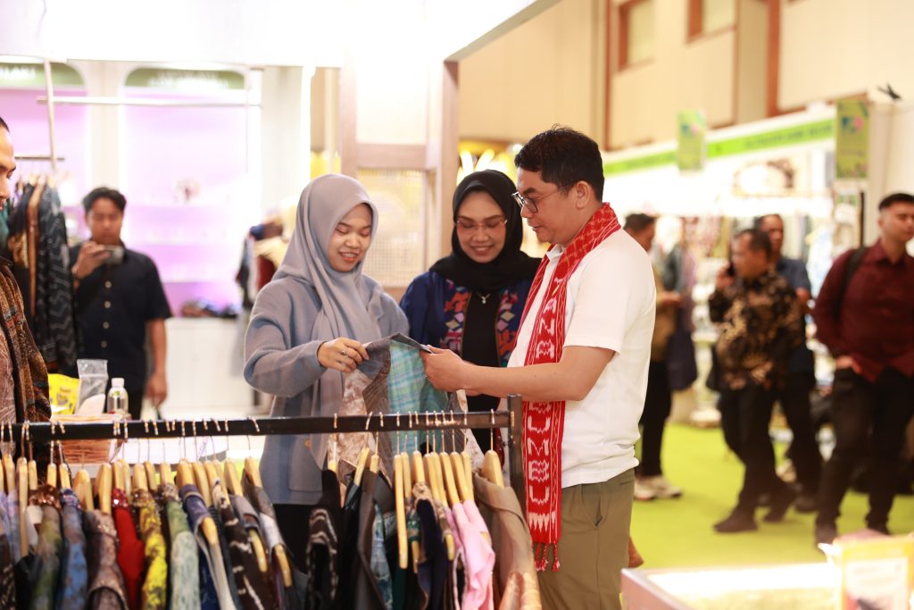 Bupati Tanah Bumbu kunjungi Inacraft 2026, dorong UMKM naik kelas melalui promosi kerajinan lokal ke pasar nasional internasional