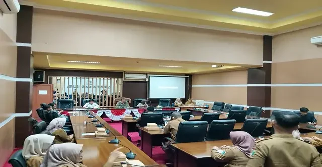 Rapat koordinasi DPRD Tanah Bumbu bersama Bappeda membahas percepatan penginputan Pokir untuk RKPD 2027 melalui SIPD-RI, Selasa (3/2/2026).