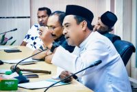 Anggota DPRD Tanah Bumbu saat menyampaikan pandangan dalam Rapat Kerja bersama Diskumdagri di ruang Komisi II, Selasa (03/03/2026)