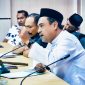 Anggota DPRD Tanah Bumbu saat menyampaikan pandangan dalam Rapat Kerja bersama Diskumdagri di ruang Komisi II, Selasa (03/03/2026)
