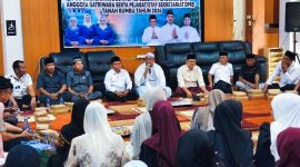 Pimpinan dan anggota DPRD Tanah Bumbu bersama jajaran sekretariat serta pengurus Gatriwara mengikuti kegiatan silaturrahmi dan buka puasa bersama di kantor DPRD Tanah Bumbu, Selasa (03/03/2026).
