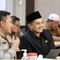 Ketua DPRD Tanah Bumbu Andrean Atma Maulani mengikuti Zoom Rapat Koordinasi Lintas Sektoral Operasi Ketupat 2026 bersama jajaran pemerintah daerah dan unsur TNI-Polri, Senin (02/03/2026).