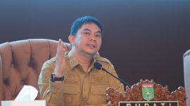 Bupati Tanah Bumbu Andi Rudi Latif menyampaikan arahan saat memimpin rapat persiapan peringatan Hari Jadi ke-23 Kabupaten Tanah Bumbu di Kantor Bupati, Batulicin, Selasa (03/03/2026).