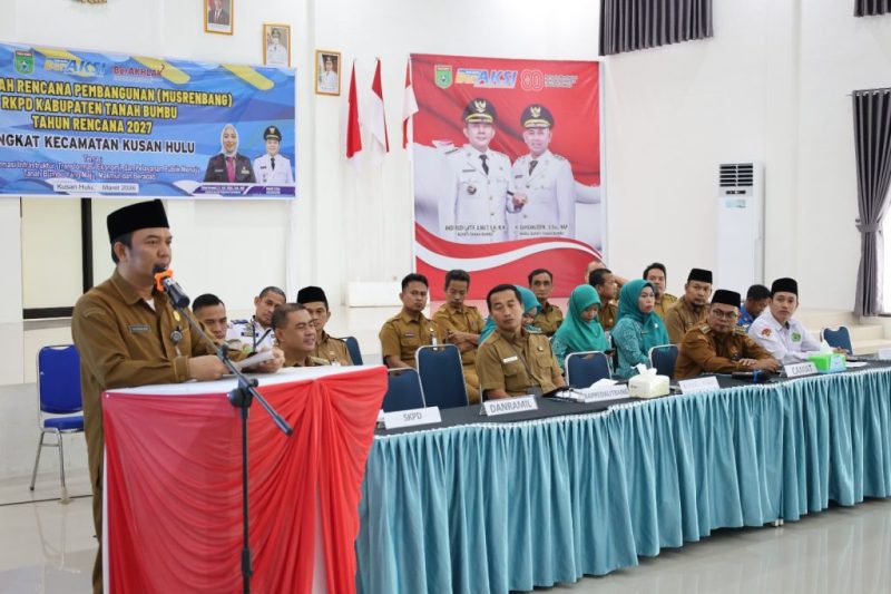 Asisten Bidang Pemerintahan dan Kesejahteraan Rakyat Setda Tanah Bumbu, M. Putu Wisnu Wardhana, menyampaikan sambutan Bupati Tanah Bumbu saat membuka Musrenbang RKPD Tahun Rencana 2027.