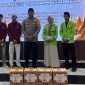 Kapolres Tanah Bumbu, AKBP Arief Prasetya, berfoto bersama mahasiswa Universitas Nahdlatul Ulama Kalimantan Selatan (UNUKASE) usai menghadiri peringatan Nuzulul Qur’an 1447 Hijriah yang dirangkai dengan santunan anak yatim dan buka puasa bersama di Pendopo Polres Tanah Bumbu, Kamis (12/3/2026). Foto : (Humas UNUKASE/mpd)