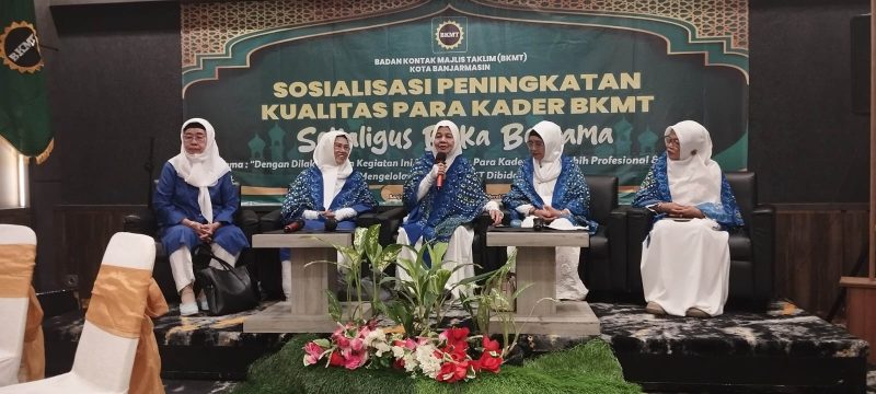 Badan Kontak Majelis Taklim (BKMT) Kota Banjarmasin menggelar kegiatan buka puasa bersama keluarga besar BKMT se-Kota Banjarmasin.