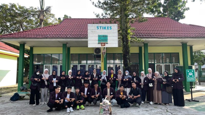 Mahasiswa STIKES Intan Martapura turun langsung ke jalan untuk melakukan aksi penggalangan dana bagi korban kebakaran di Desa Pekauman