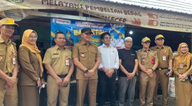 Bupati Tanah Laut, H. Rahmat Trianto melakukan inspeksi mendadak (sidak) ke Pasar Bajuin,bersama asisten II Bidang Ekonomi dan Pembangunan. (Pelitanusantara.net/Diyan).