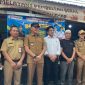 Bupati Tanah Laut, H. Rahmat Trianto melakukan inspeksi mendadak (sidak) ke Pasar Bajuin,bersama asisten II Bidang Ekonomi dan Pembangunan. (Pelitanusantara.net/Diyan).