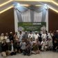 Wakil Bupati Tanah Laut HM Muhammad Zazuli bersama jajaran Pemkab Tanah Laut dan Insan Pers berfoto bersama usai kegiatan silaturahmi dan buka puasa bersama di Aula Kediaman Wakil Bupati, Pelaihari, Senin (16/03/2026). (Pelitanusantara.net/Diyan)