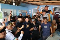Bupati tanah bumbu menyiapkan Dapur Umum BerAKSI untuk berbuka puasa dan sahur bagi yang masih menunggu keberangkatan di pelabuhan batulicin