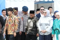 Wakil Ketua I DPRD Tanah Bumbu, H. Hasanuddin (tengah), didampingi Ketua Komisi III DPRD Tanah Bumbu, Andi Asdar Wijaya (kiri) meninjau pelaksanaan Aksi Inovasi Tanbu 2026 di Ruang Terbuka Publik Simpang Empat dalam rangka HUT ke-23 Kabupaten Tanah Bumbu, Kamis (02/04/2026).