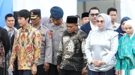 Wakil Ketua I DPRD Tanah Bumbu, H. Hasanuddin (tengah), didampingi Ketua Komisi III DPRD Tanah Bumbu, Andi Asdar Wijaya (kiri) meninjau pelaksanaan Aksi Inovasi Tanbu 2026 di Ruang Terbuka Publik Simpang Empat dalam rangka HUT ke-23 Kabupaten Tanah Bumbu, Kamis (02/04/2026).