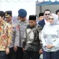 Wakil Ketua I DPRD Tanah Bumbu, H. Hasanuddin (tengah), didampingi Ketua Komisi III DPRD Tanah Bumbu, Andi Asdar Wijaya (kiri) meninjau pelaksanaan Aksi Inovasi Tanbu 2026 di Ruang Terbuka Publik Simpang Empat dalam rangka HUT ke-23 Kabupaten Tanah Bumbu, Kamis (02/04/2026).