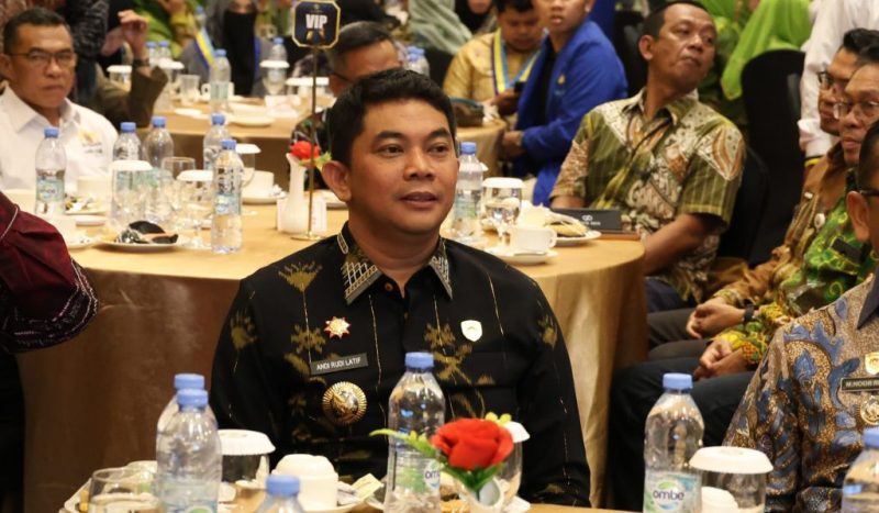 Bupati Tanah Bumbu Andi Rudi Latif menghadiri Seminar Nasional sinergi BPK dan pemangku kepentingan di Banjarmasin, Senin (20/04/2026).