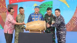 Bupati Tanah Bumbu Andi Rudi Latif saat membuka secara resmi Aksi Inovasi Tanbu 2026 dalam rangka HUT ke-23 di Ruang Terbuka Publik Simpang Empat, Kamis (02/04/2026).
