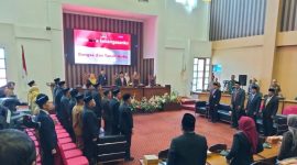 Suasana rapat paripurna DPRD Kabupaten Tanah Bumbu dalam rangka peringatan Hari Jadi ke-23, Senin (06/04/2026) di ruang utama dewan.