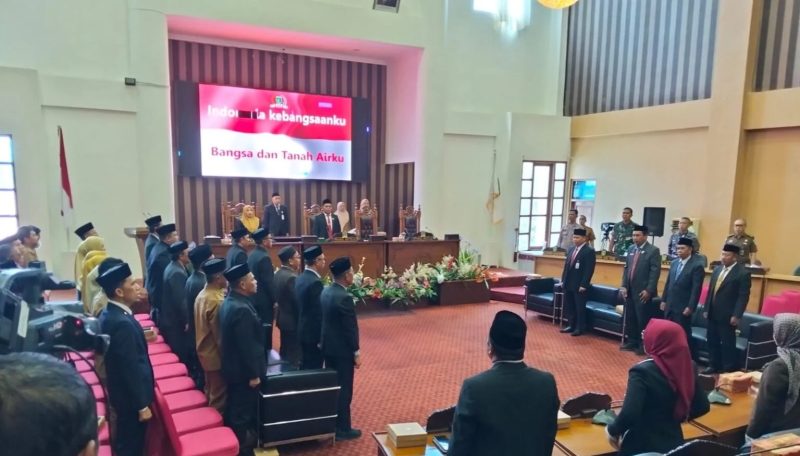 Suasana rapat paripurna DPRD Kabupaten Tanah Bumbu dalam rangka peringatan Hari Jadi ke-23, Senin (06/04/2026) di ruang utama dewan.