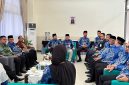 Wakil Bupati Tanah Laut H. M. Zazuli berbincang bersama jajaran pejabat dan panitia dalam suasana ramah tamah usai pembukaan MTQPN 2026, Festival Habsyi, dan Expo Politala di Tanah Laut, Senin (13/04/2026) / (Pelitanusantara.net/Diyan)