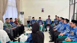 Wakil Bupati Tanah Laut H. M. Zazuli berbincang bersama jajaran pejabat dan panitia dalam suasana ramah tamah usai pembukaan MTQPN 2026, Festival Habsyi, dan Expo Politala di Tanah Laut, Senin (13/04/2026) / (Pelitanusantara.net/Diyan)