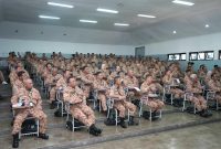 Sejumlah Kepala Desa se-Kabupaten Tanah Laut tampak khusyuk menyimak paparan materi dari dosen IPDN dalam sesi kelas retret kepemimpinan di Jatinangor, Selasa (14/04/2026). Foto : Humas Pmd