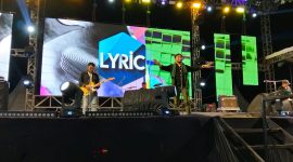 Penampilan Lyric Band asal Banjarmasin saat menghibur penonton di Pesta Pantai Pagatan Mappanre Ri Tasi’e 2026 di Kecamatan Kusan Hilir, Tanah Bumbu, Minggu (19/04/2026) malam.