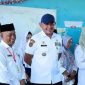 Bupati Tanah Laut Rahmat Trianto bersama jajaran saat meninjau SMPN 1 Kurau dalam ajang Lomba Sekolah Sehat Kalsel (Foto Istimewa)