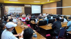 Rapat Dengar Pendapat DPRD Tanah Bumbu bersama pihak terkait membahas kelangkaan BBM yang berlangsung di ruang rapat utama, Kamis (07/05/2026).