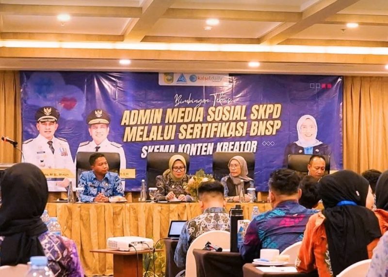 Kepala Diskominfostasan Tanah Laut, Rika Amalia, membuka kegiatan sertifikasi kompetensi pengelola media sosial SKPD yang digelar bekerja sama dengan BNSP di Banjarmasin.
